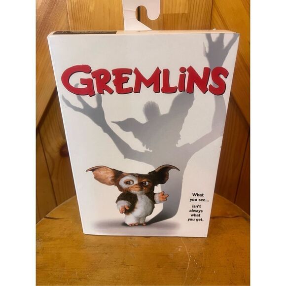 NECA Gremlins Ultimate Gizmo 7 inch Action Figure Christmas Eve NEW Sealed - Picture 1 of 10
